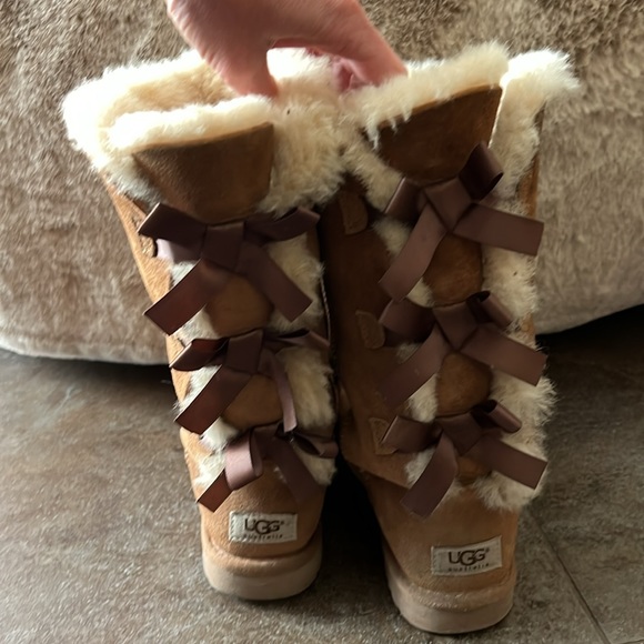 UGGS Tall brown with Bailey Bow 111 - Picture 2 of 6